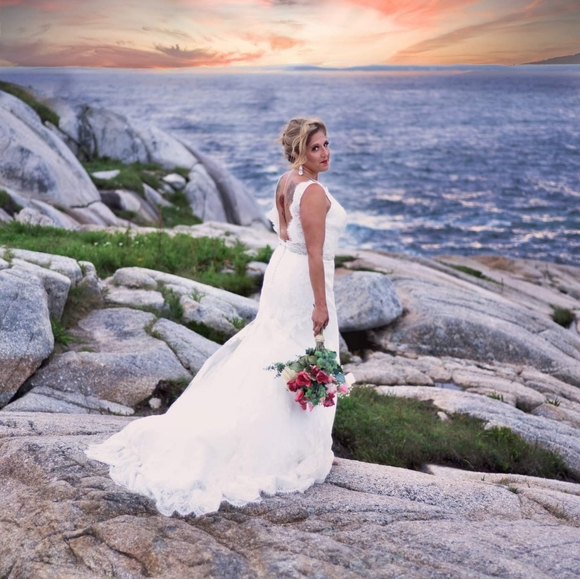 Ivory wedding gown - Picture 3 of 3